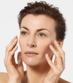 L’Oréal Paris RevitaLift Rejuvenating Serum Laser X3 - 30ml 33 L’Oréal Paris RevitaLift Rejuvenating Serum Laser X3 - 30ml -Verzorgingsvoordeel Huis 1064x1200 4