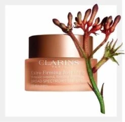 Clarins Extra Firming Jour SPF 15 Dagcrème - 50 Ml -Verzorgingsvoordeel Huis 1200x1173 7