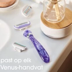 Gillette Deluxe Smooth Swirl Scheermesjes Voor Vrouwen - 4 Navulmesjes -Verzorgingsvoordeel Huis 1200x1193 6