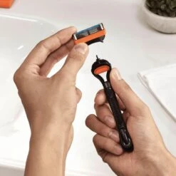 Gillette® Gillette Fusion5 Scheermesjes Voor Mannen - 12 Navulmesjes - XXL Voordeelverpakking -Verzorgingsvoordeel Huis 1200x1199 12