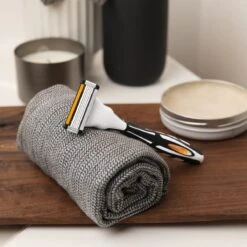 BIC Scheermesjes - Hybrid 5 Flex Scheersysteem Voor Mannen - Precisietrimmer En 5 Beweeglijke Titanium Mesjes - Scheerapparaat Met 2 Navulmesjes -Verzorgingsvoordeel Huis 1200x1200 1009