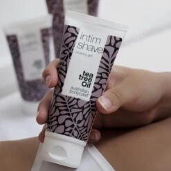 Serie Scheren Intieme Zone - 3 Producten Voor Het Verwijderen Van Rode Bultjes, Vlekjes En Ingegroeide Haren Na Het Scheren. De Serie Bevat: Intim Wash 200ml, Intim Shave 100ml, Intieme Aftershave Balsem 100ml | Australian Bodycare -Verzorgingsvoordeel Huis 1200x1200 1291