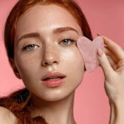 Merkloos Gua Sha Tool - 100% Rozenkwarts Steen - Inclusief Handleiding - Gezichtsmassage - Edelstenen 10 Merkloos Gua Sha Tool - 100% Rozenkwarts Steen - Inclusief Handleiding - Gezichtsmassage - Edelstenen -Verzorgingsvoordeel Huis 1200x1200 1368