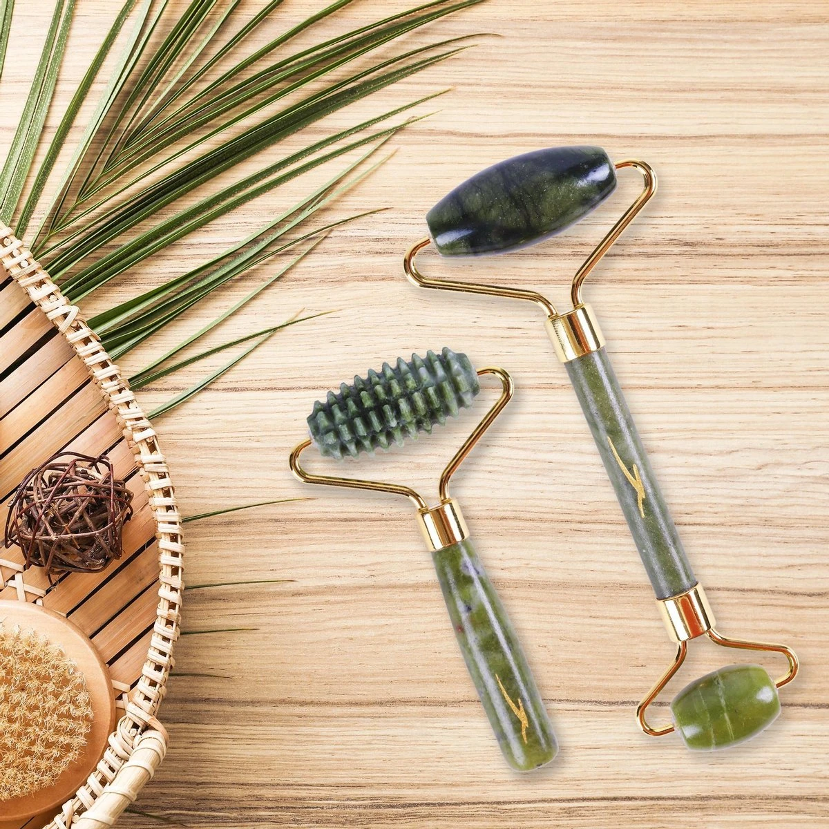Sensage Jade Roller Met Gua Sha Steen | Massage | 100% Natuurlijk Groene Jade | Gezichtsroller | Face Roller | Roller | Gezichtsmassage | 4-delige Beauty Set 7 Sensage Jade Roller Met Gua Sha Steen | Massage | 100% Natuurlijk Groene Jade | Gezichtsroller | Face Roller | Roller | Gezichtsmassage | 4-delige Beauty Set - Afbeelding 7