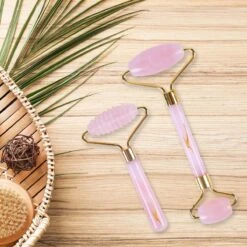 Sensage Rozenkwarts Roller Met Gua Sha Steen | Massage Jade Roller | 100% Natuurlijk Rose Quartz | Gezichtsroller | Face Roller | Roller | Gezichtsmassage | 4-delige Beauty Set 13 Sensage Rozenkwarts Roller Met Gua Sha Steen | Massage Jade Roller | 100% Natuurlijk Rose Quartz | Gezichtsroller | Face Roller | Roller | Gezichtsmassage | 4-delige Beauty Set -Verzorgingsvoordeel Huis 1200x1200 1746