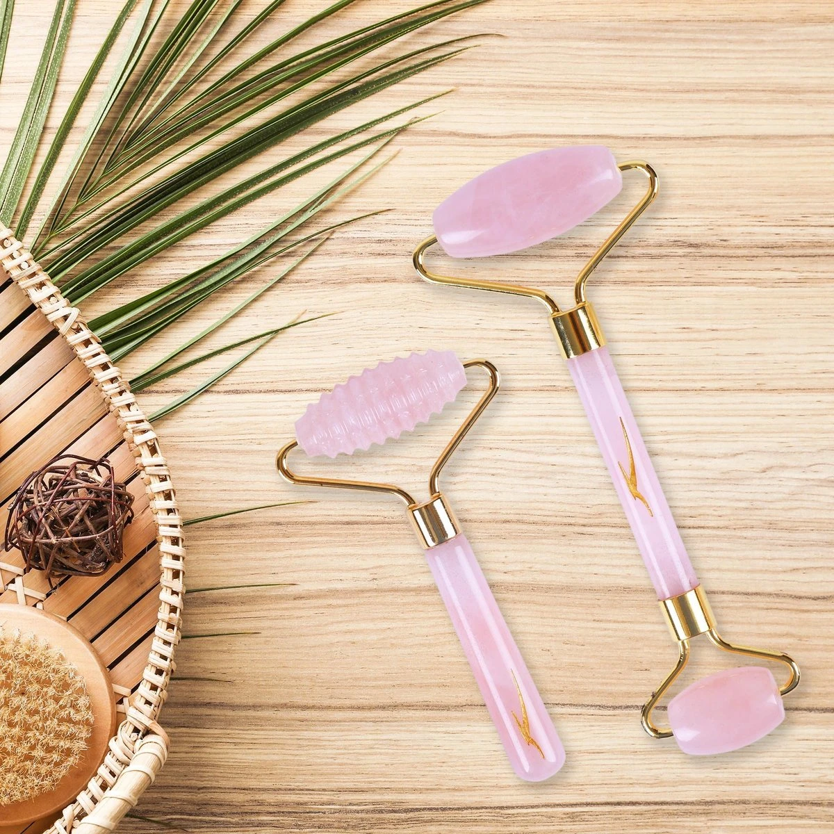 Sensage Rozenkwarts Roller Met Gua Sha Steen | Massage Jade Roller | 100% Natuurlijk Rose Quartz | Gezichtsroller | Face Roller | Roller | Gezichtsmassage | 4-delige Beauty Set 5 Sensage Rozenkwarts Roller Met Gua Sha Steen | Massage Jade Roller | 100% Natuurlijk Rose Quartz | Gezichtsroller | Face Roller | Roller | Gezichtsmassage | 4-delige Beauty Set - Afbeelding 5