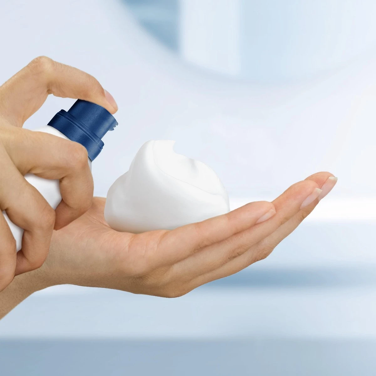 Dove Deeply Nourishing Doucheschuim - 6 X 200ml - Voordeelverpakking 5 Dove Deeply Nourishing Doucheschuim - 6 X 200ml - Voordeelverpakking - Afbeelding 5