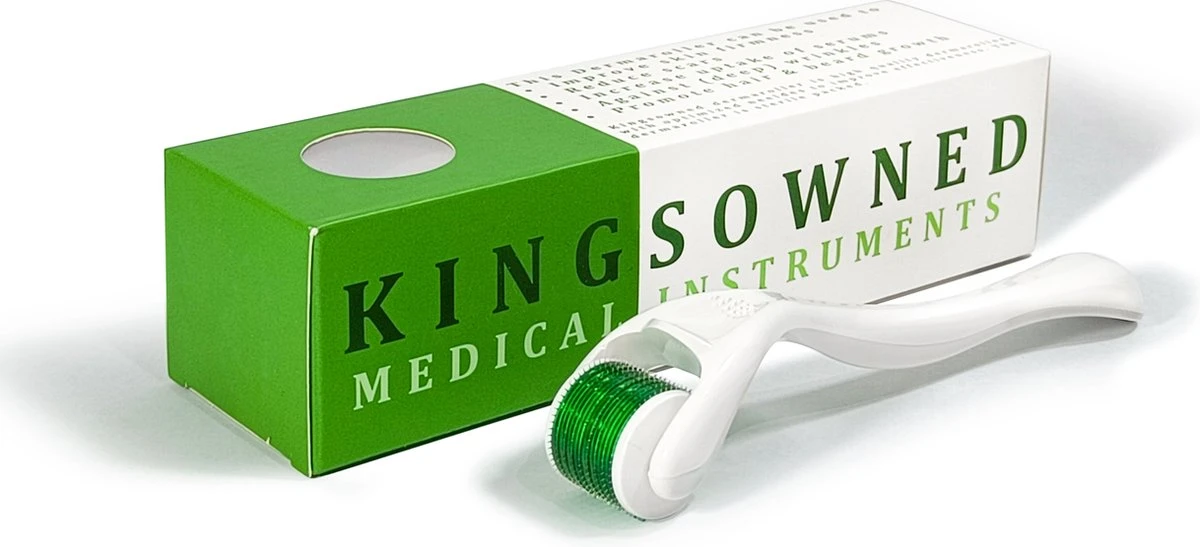 Kingsowned Derma Roller 1.5 Mm, 540 Naalden - Steriel Verpakt - Hoge Kwaliteit Chirurgisch Staal - Bewezen Effectief Tegen Rimpels, Acne Littekens, En Cellulitis & Stimulatie Van Haargroei Op De Hoofdhuid, Baardgroei 1 Kingsowned Derma Roller 1.5 Mm, 540 Naalden - Steriel Verpakt - Hoge Kwaliteit Chirurgisch Staal - Bewezen Effectief Tegen Rimpels, Acne Littekens, En Cellulitis & Stimulatie Van Haargroei Op De Hoofdhuid, Baardgroei