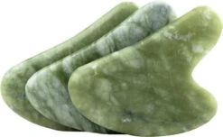 Merkloos Euhomerce Jade Guasha Schraper-Inclusief Reiszakje - Gua Sha Tool Voor Uw Skincare Routine - Jade Steen- Rose Quartz Roller - 100% Rozenkwarts Steen Van Hoge Kwaliteit - Xiuyan -Verzorgingsvoordeel Huis 1200x739 2