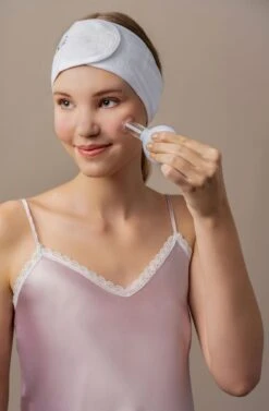 SkinTone® Vitamine C 20% Serum Booster - Met Vitamine E & Hyaluronzuur - Gezichtsserum - Collageen - Anti Rimpel - Anti Acne - Tegen Pigmentvlekken - 30ml – Vrouwen – Mannen – Gezicht – Vitamin – Verzorging – Puisten - Puistjes -Verzorgingsvoordeel Huis 786x1200 14