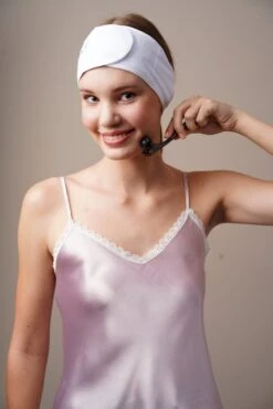 SkinTone® - Gezichtroller - 3D Massage Roller Gezicht - Gezichtsmassage Roller - Face Roller - Incl Opbergetui – Kaakroller – Massageroller - Face Lift - 3D Facelift – Kaakroller - Jade - Bindweefselmassage - Bindweefsel - Gezicht Spier – Milu - Tool -Verzorgingsvoordeel Huis 802x1200 3