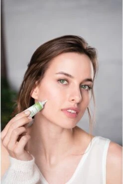 Weleda Wilg SOS Anti-Puistjes Gel -Verzorgingsvoordeel Huis 806x1200 1