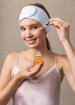 SkinTone® Vitamine C 20% Serum Booster - Met Vitamine E & Hyaluronzuur - Gezichtsserum - Collageen - Anti Rimpel - Anti Acne - Tegen Pigmentvlekken - 30ml – Vrouwen – Mannen – Gezicht – Vitamin – Verzorging – Puisten - Puistjes -Verzorgingsvoordeel Huis 856x1200 1