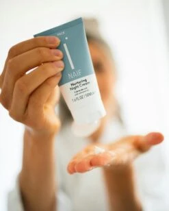 Naïf Voedende Nachtcrème - Voor Elk Huidtype - 50ml Gezichtsverzorging - Met Natuurlijke Ingrediënten -Verzorgingsvoordeel Huis 961x1200 4