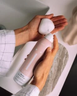 Naïf Family Doucheschuim Showerfoam Set - Voordeelverpakking - Lichaamsverzorging - 2 Stuks - Met Natuurlijke Ingrediënten -Verzorgingsvoordeel Huis 962x1200