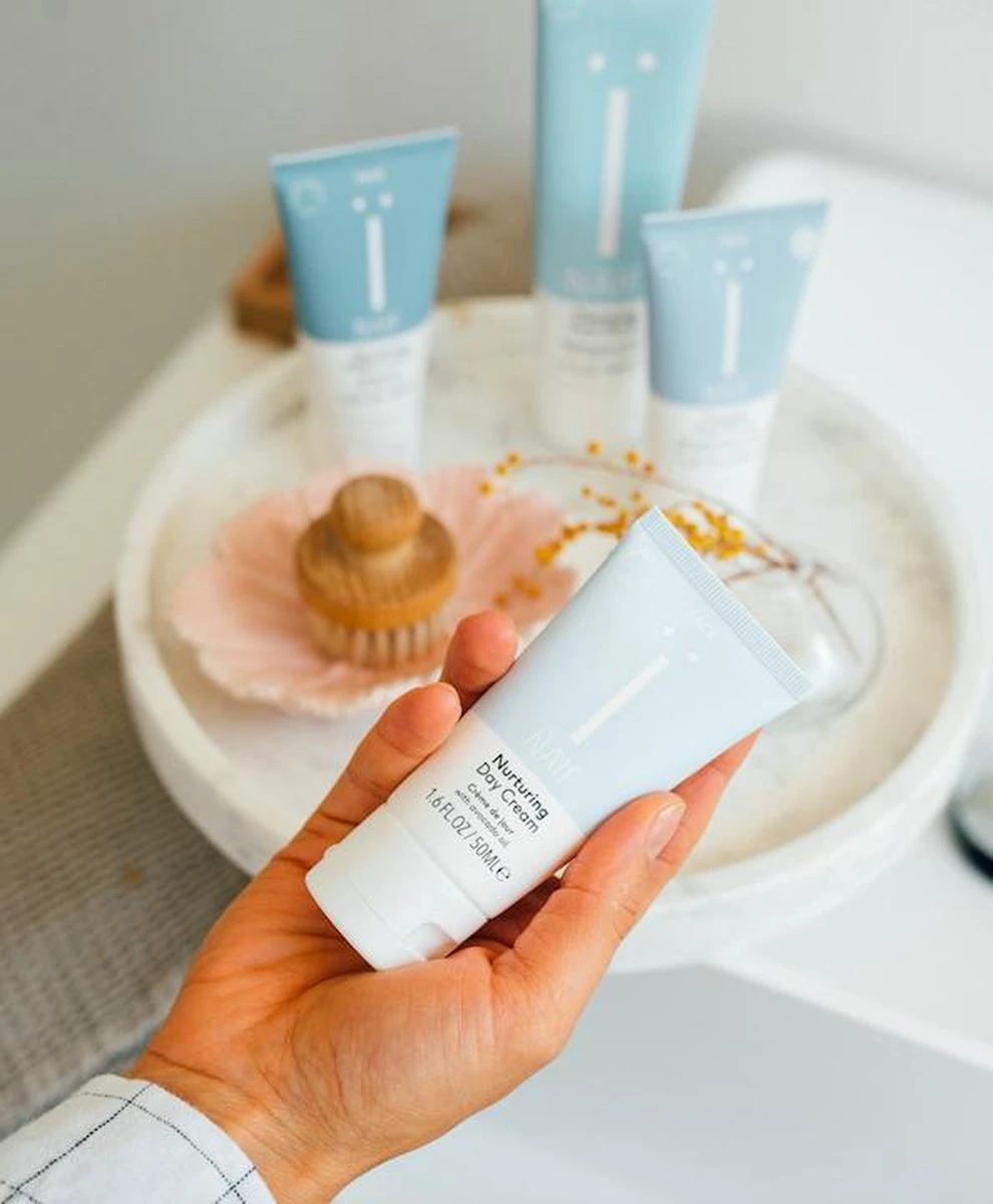 Naïf Verzorgende Dagcrème Met SPF - 50ml - Gezichtsverzorging - Met Natuurlijke Ingrediënten 2 Naïf Verzorgende Dagcrème Met SPF - 50ml - Gezichtsverzorging - Met Natuurlijke Ingrediënten - Afbeelding 2